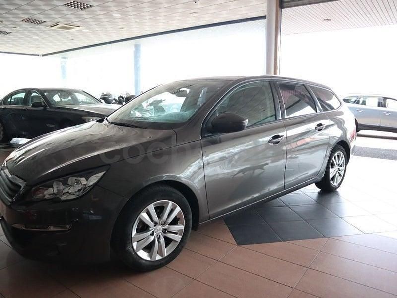 Usado Peugeot 308 SW Active 120 CV (88 kW) 2016 Beige Familiar