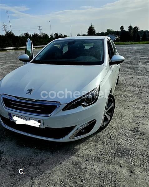 Usado Peugeot 308 Allure 130 CV (95 kW) 2014 Blanco Berlina