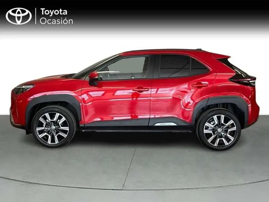 Usado Toyota Yaris Cross Plus 126 CV (92 kW) 2025 Rojo SUV