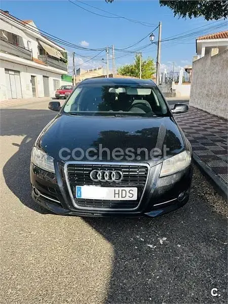 Usado Audi A3 Sportback Attraction 105 CV (77 kW) 2011 Negro Utilitario