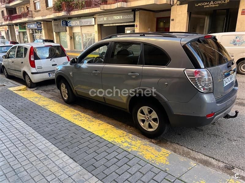 Usado Chevrolet Captiva LT 150 CV (110 kW) 2010 Gris / plata SUV