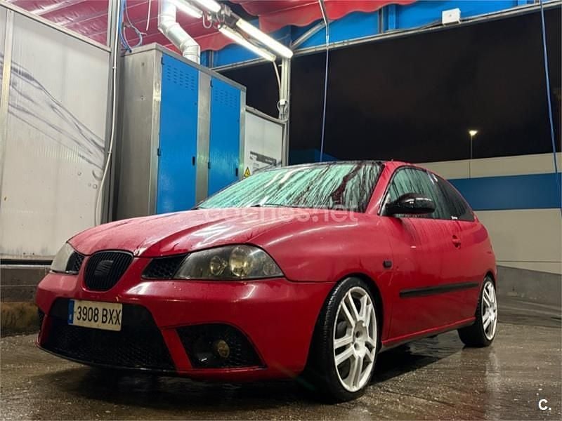 Usado Seat Ibiza Sport 130 CV (95 kW) 2002 Rojo Utilitario