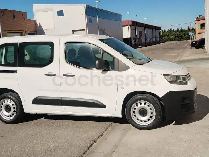 Usado Citroën Berlingo Live 102 CV (75 kW) 2020 Blanco Monovolumen