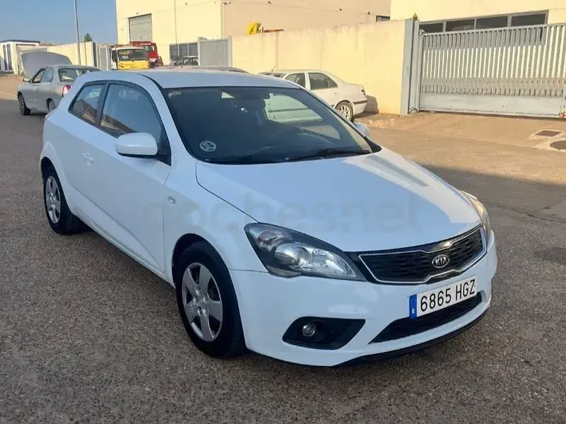 Usado Kia ProCeed Active 128 CV (94 kW) 2011 Blanco Utilitario
