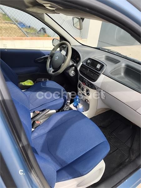 Usado Fiat Punto Dynamic 70 CV (51 kW) 2004 Azul Utilitario