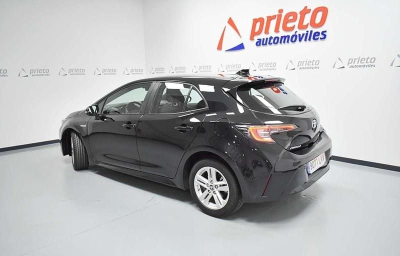 Usado Toyota Corolla Business Edition 122 CV (89 kW) 2022 Negro Utilitario