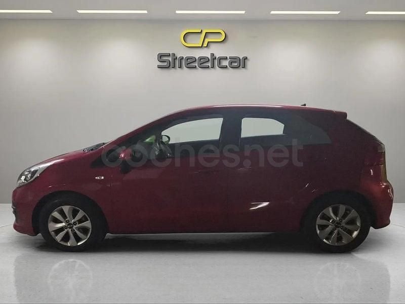 Usado Kia Rio 75 CV (55 kW) 2017 Rojo Berlina