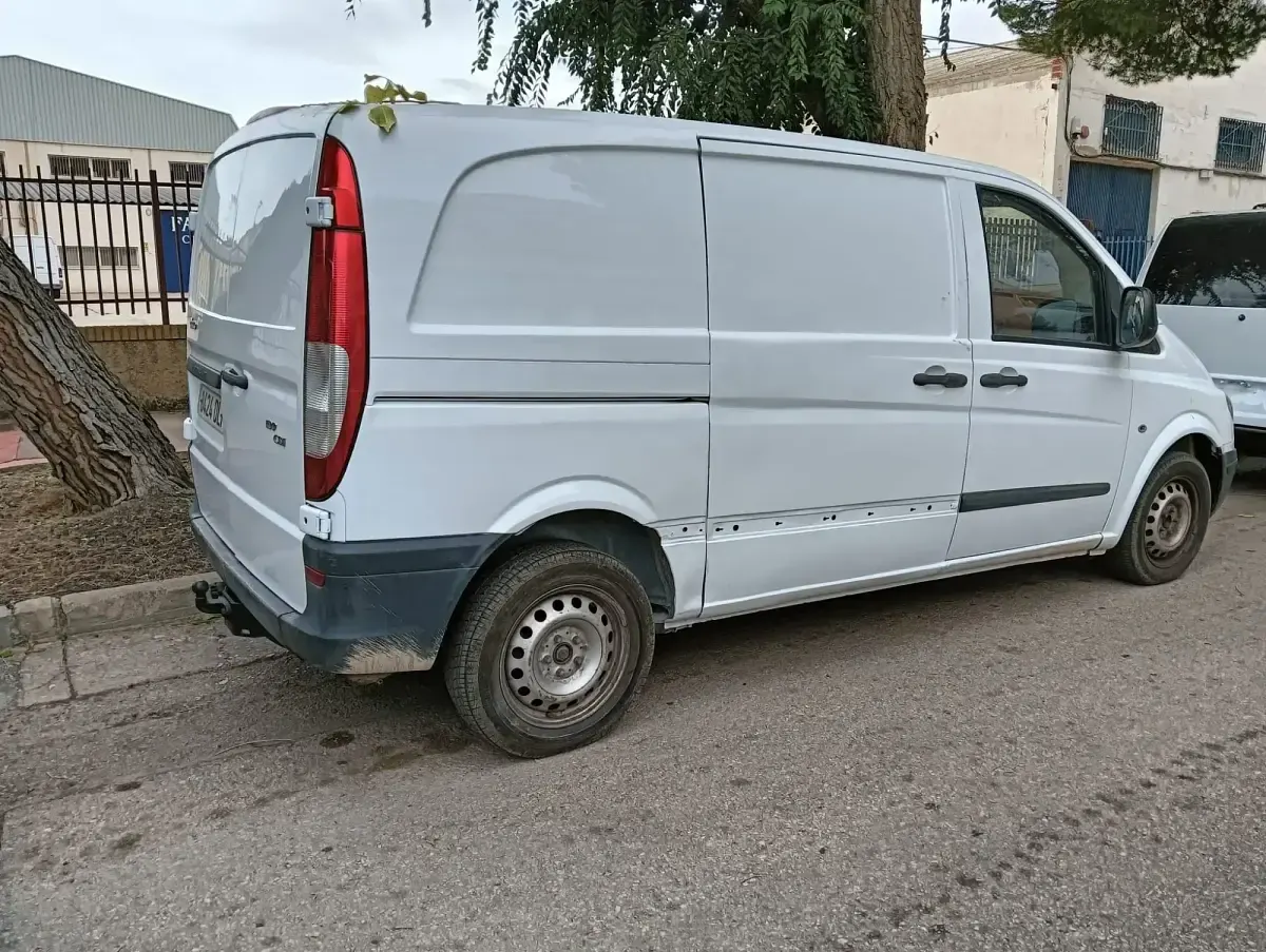 Usado Mercedes Vito 88 CV (64 kW) 2005 Blanco Van