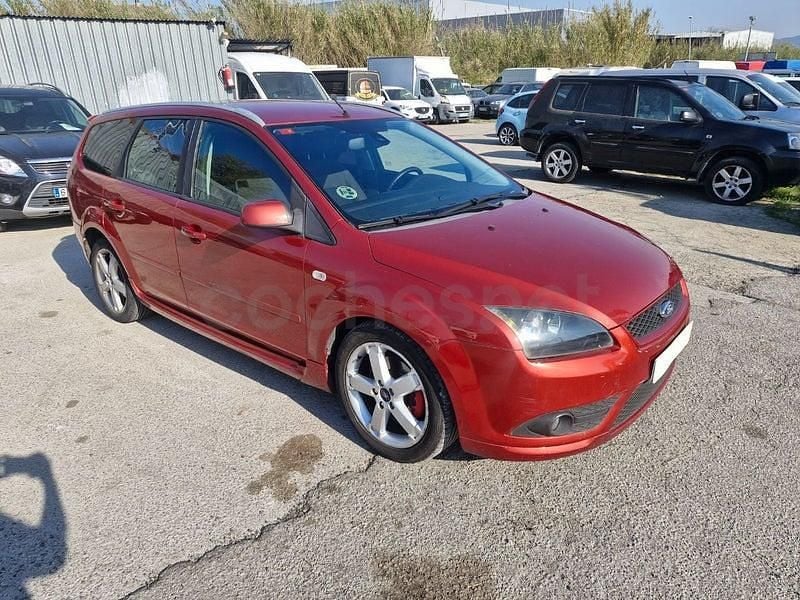 Usado Ford Focus Trend 115 CV (84 kW) 2006 Granate Familiar