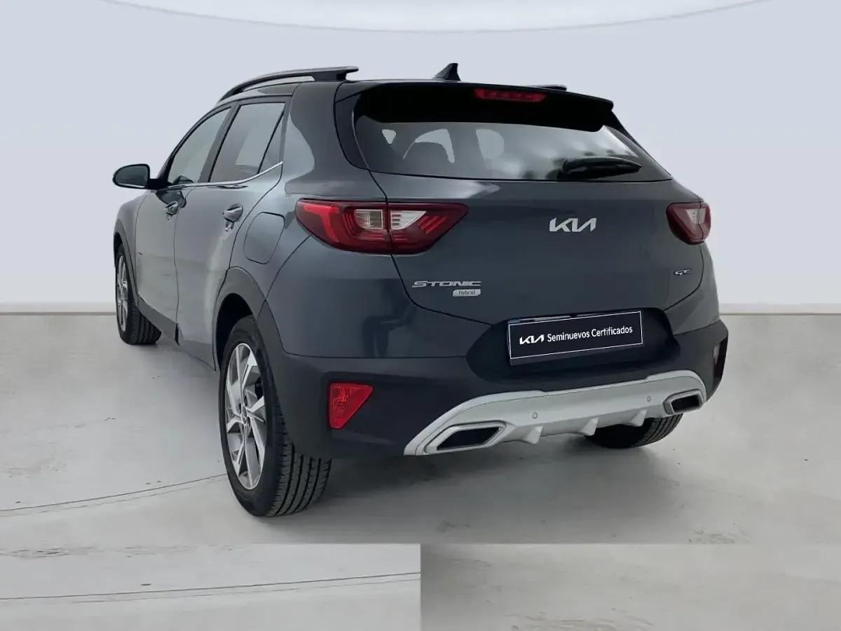 Usado Kia Stonic GT-Line 101 CV (74 kW) 2022 Gris SUV