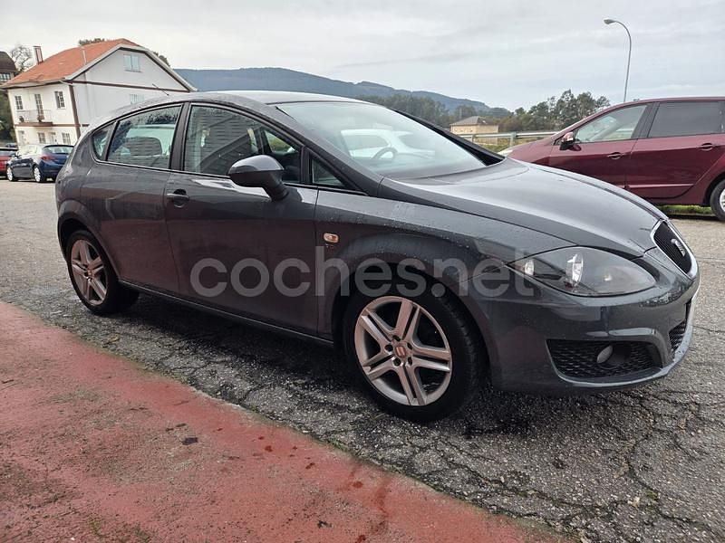 Usado Seat Leon Style 140 CV (102 kW) 2009 Gris / plata Berlina