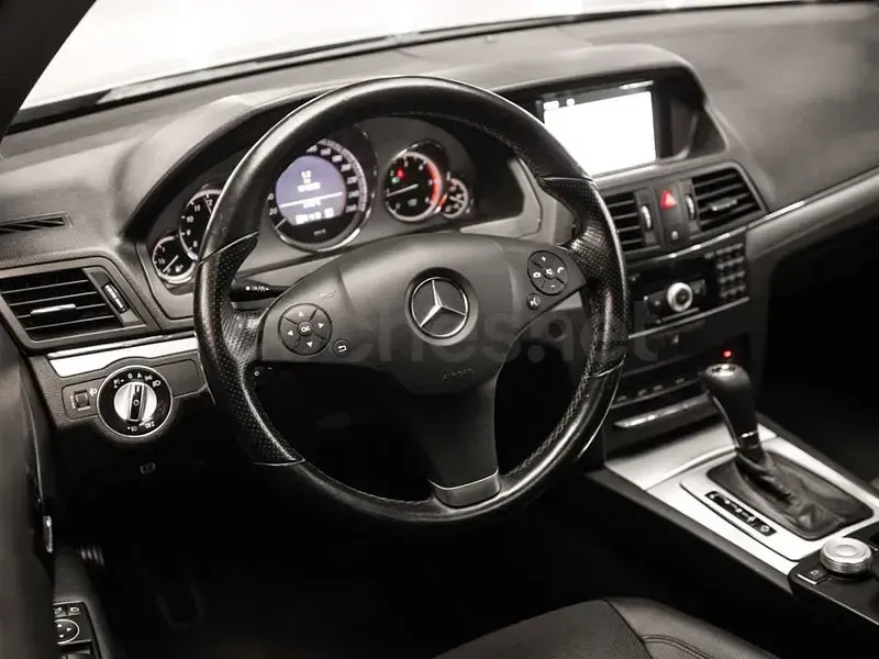 Usado Mercedes E250 204 CV (150 kW) 2010 Gris / plata Coupe