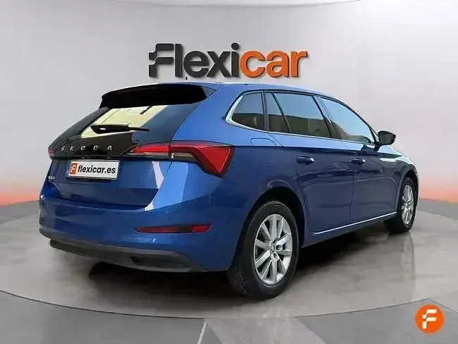 Usado Skoda Scala Ambition 95 CV (69 kW) 2022 Azul Utilitario