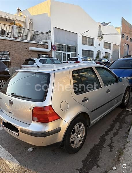 Usado VW Golf IV Highline 105 CV (77 kW) 2002 Gris / plata Berlina