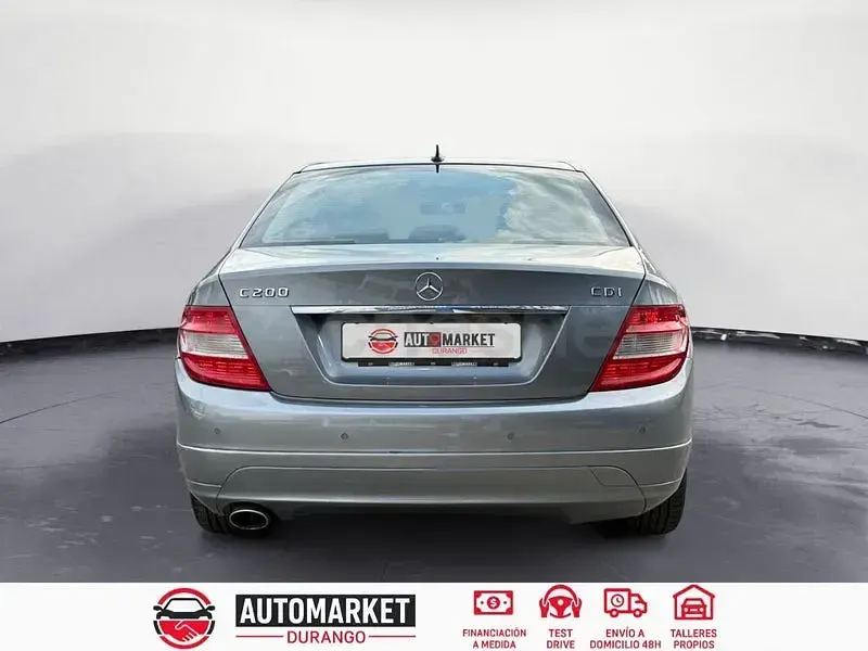 Usado Mercedes C200 136 CV (100 kW) 2010 Gris / plata Berlina