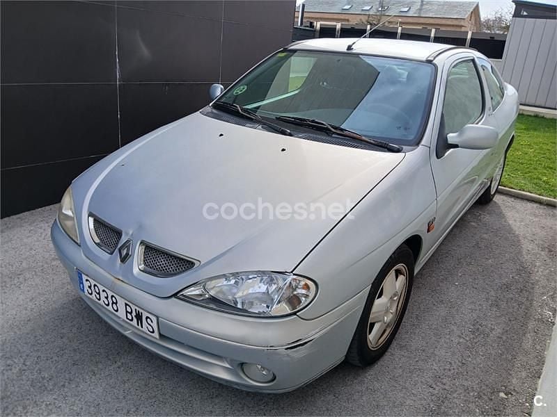 Usado Renault Mégane Coupé Dynamique 110 CV (80 kW) 2002 Gris / plata Coupe