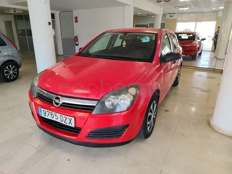Usado Opel Astra Essentia 90 CV (66 kW) 2006 Rojo Berlina