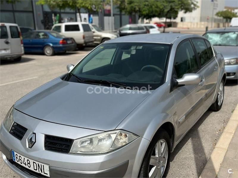 Gris / plata Usado 2005 Renault Mégane II Privilege Berlina | 2900 € (Precio justo) - Imagen 1/4