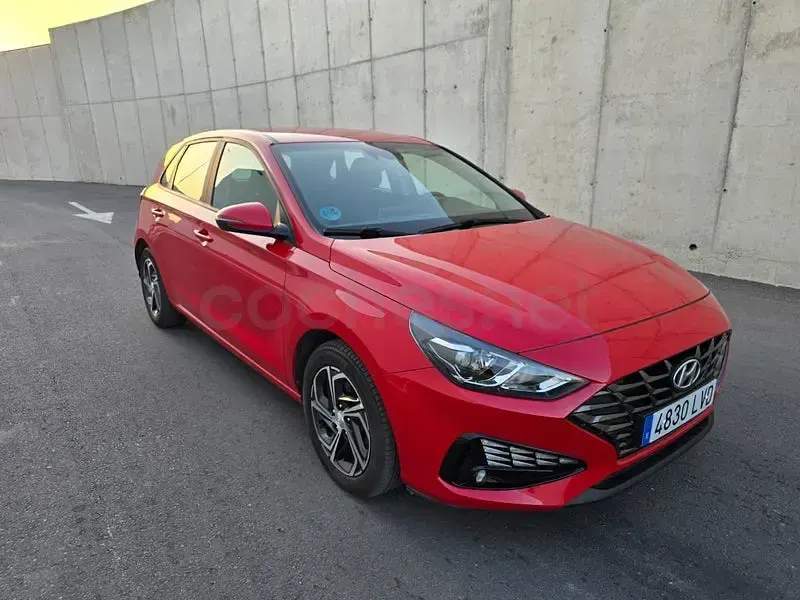 Usado Hyundai i30 116 CV (85 kW) 2022 Rojo Berlina