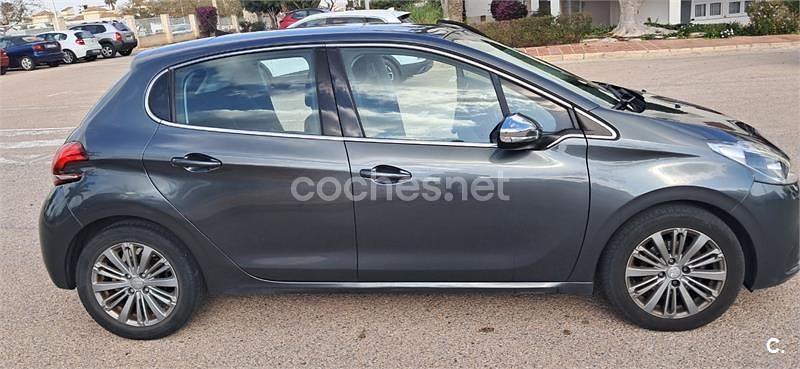 Usado Peugeot 208 Roland Garros 100 CV (73 kW) 2017 Gris / plata Utilitario
