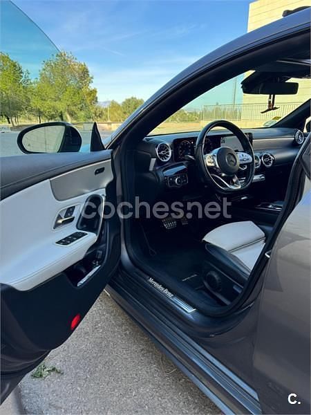 Gris / plata Usado 2019 Mercedes CLA200 Berlina | 33.900 € - Imagen 1/4