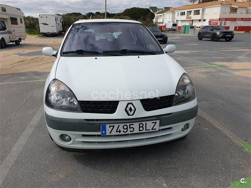Usado Renault Clio II Dynamique 65 CV (47 kW) 2001 Blanco Berlina