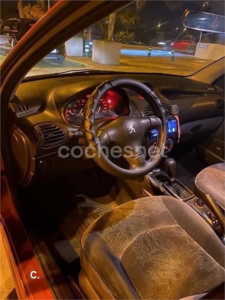 Usado Peugeot 206 75 CV (55 kW) 2000 Naranja Berlina