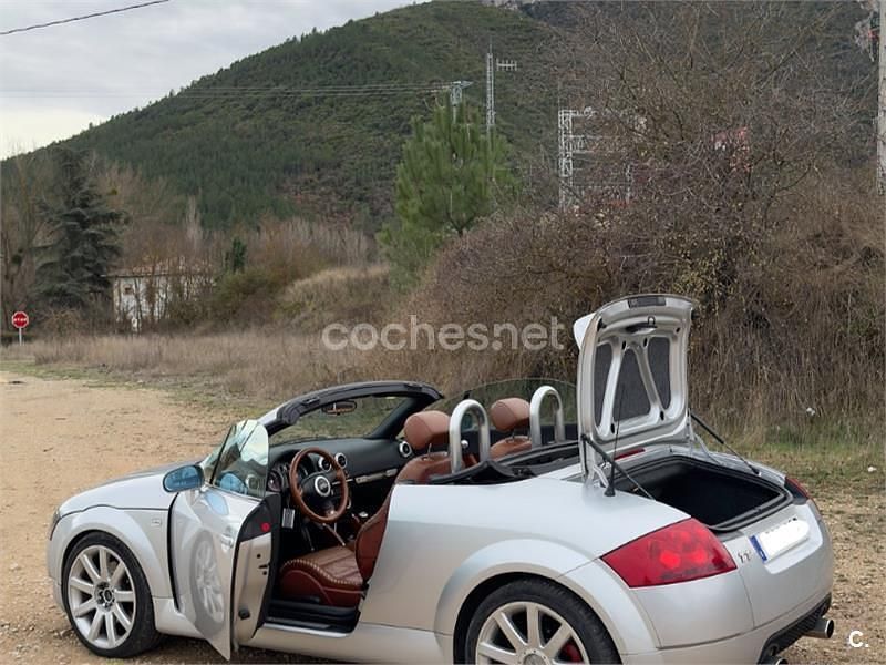 Usado Audi TT Roadster 225 CV (165 kW) 2002 Gris / plata Descapotable