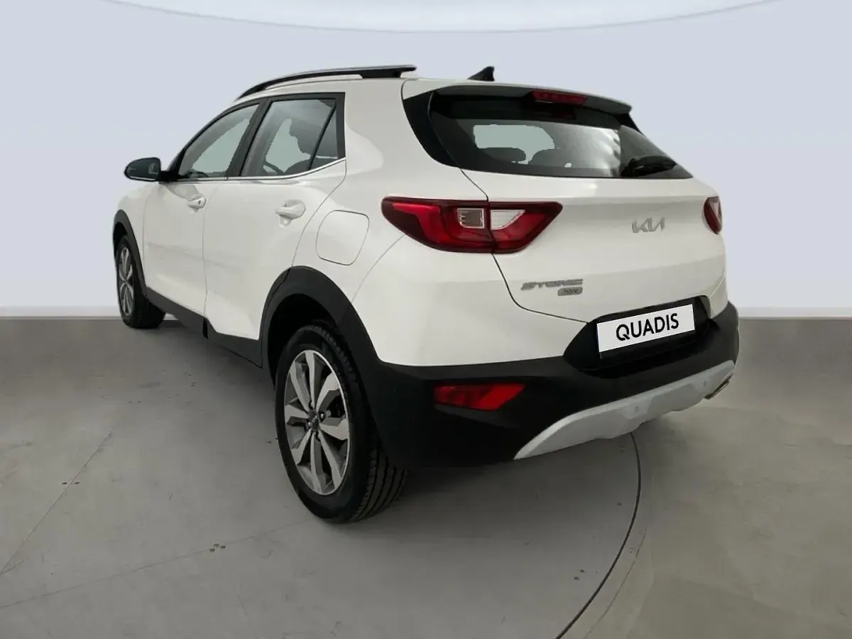 Usado Kia Stonic 101 CV (74 kW) 2023 Blanco SUV