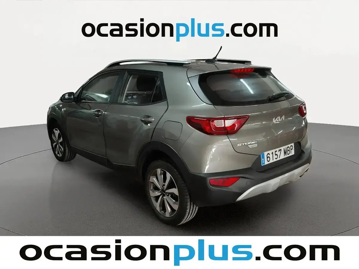 Usado Kia Stonic 100 CV (73 kW) 2022 Verde SUV
