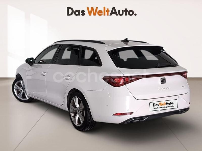 Usado Seat Leon FR 150 CV (110 kW) 2021 Blanco Familiar
