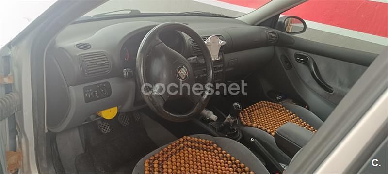 Usado Seat Toledo 125 CV (91 kW) 2000 Gris / plata Berlina