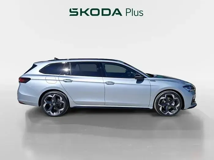 Usado Skoda Superb SportLine 150 CV (110 kW) 2026 Gris plata Familiar