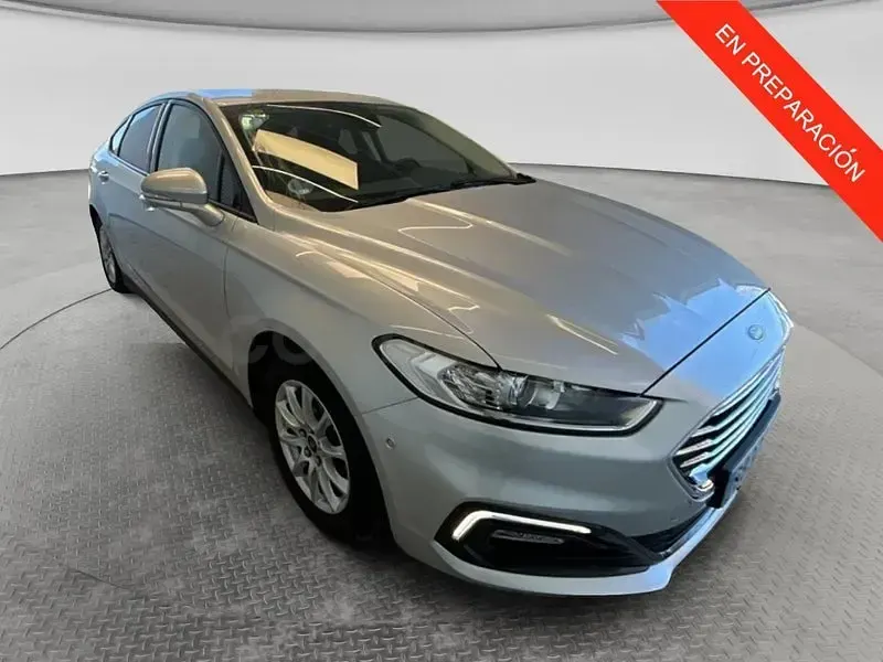 Usado Ford Mondeo Trend 187 CV (137 kW) 2020 Gris / plata Berlina
