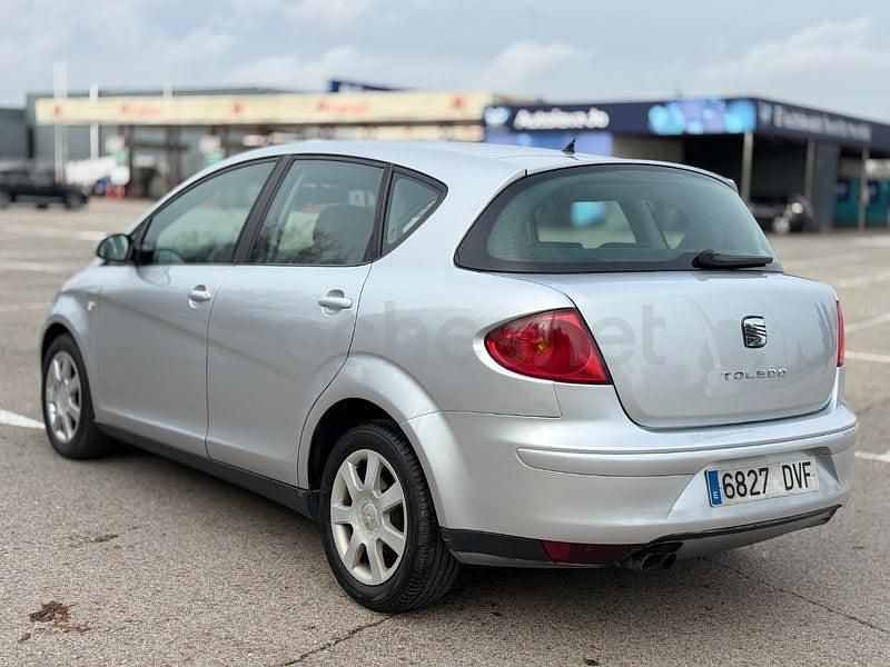 Usado Seat Toledo Sport 105 CV (77 kW) 2006 Gris / plata Utilitario