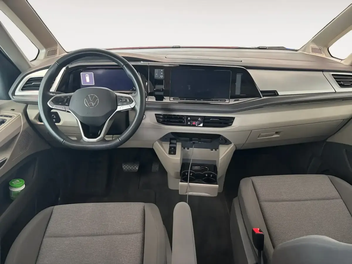 Usado VW Multivan 150 CV (110 kW) 2025 Rojo Monovolumen