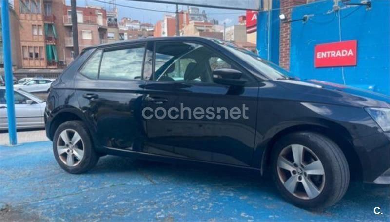 Negro Usado 2017 Skoda Fabia Ambition Berlina | 8900 € (Precio justo) - Imagen 1/1