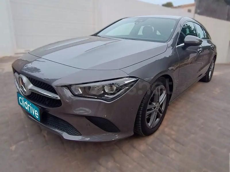 Usado Mercedes CLA200 Shooting Brake 150 CV (110 kW) 2019 Gris / plata Familiar