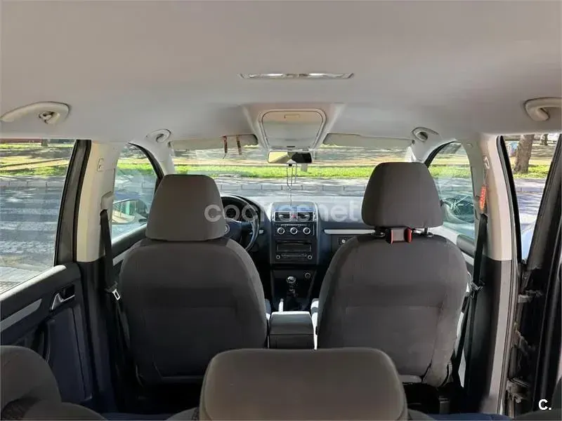 Usado VW Touran Advance 105 CV (77 kW) 2014 Gris / plata Monovolumen