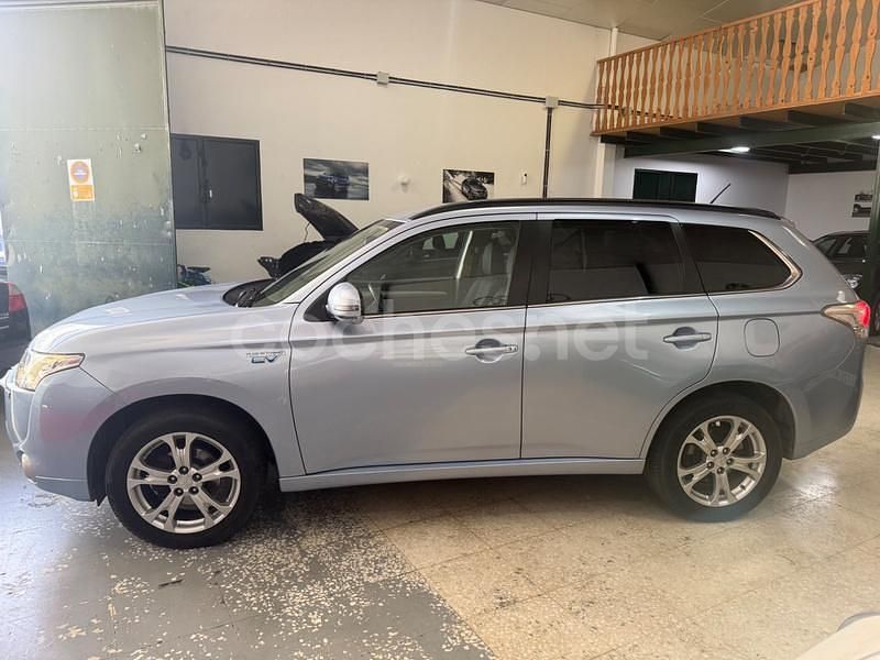 Usado Mitsubishi Outlander P-HEV 203 CV (149 kW) 2016 Azul SUV