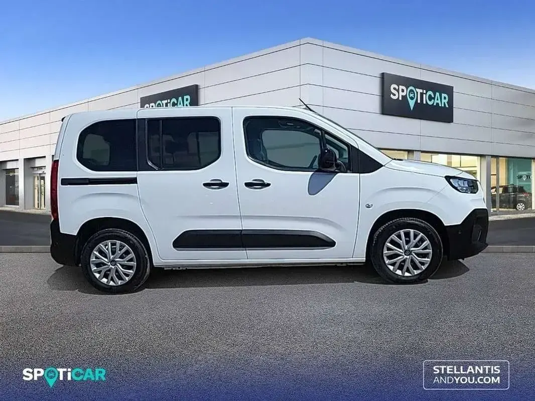 Usado Fiat Doblò 101 CV (74 kW) 2025 Blanco Monovolumen