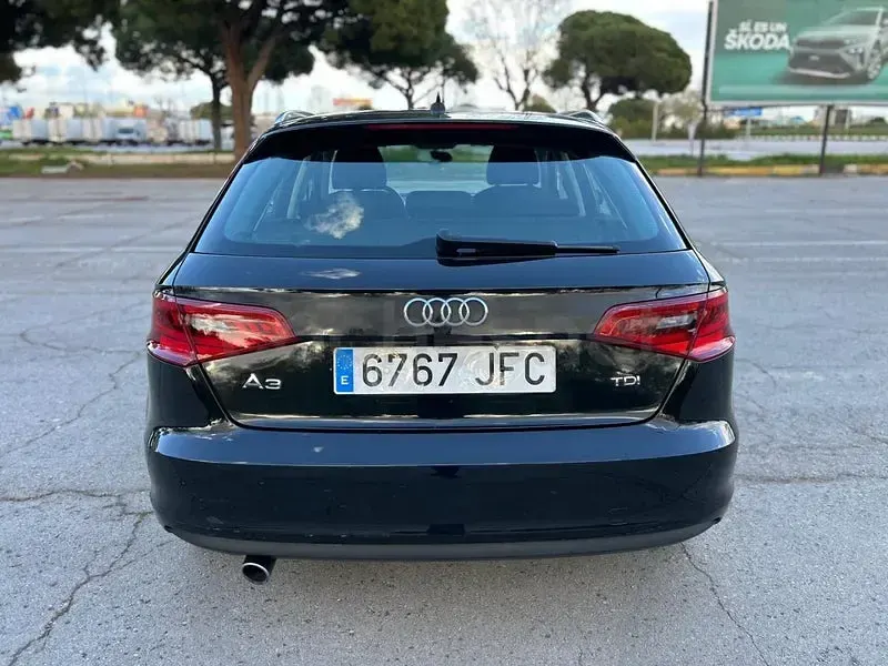 Usado Audi A3 Attraction 150 CV (110 kW) 2015 Negro Berlina