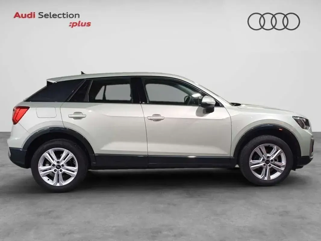 Usado Audi Q2 Advanced Plus 116 CV (85 kW) 2026 Gris SUV