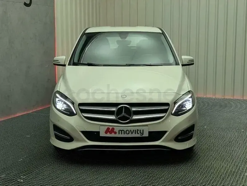 Usado Mercedes B180 Urban 109 CV (80 kW) 2015 Blanco Utilitario