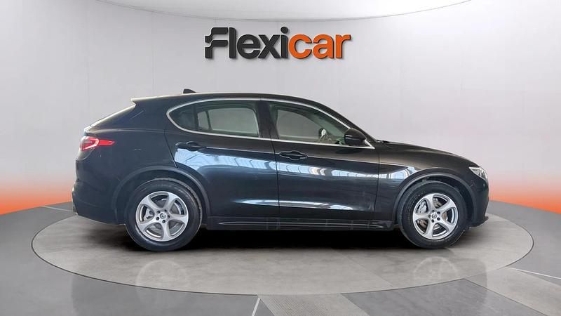 Usado Alfa Romeo Stelvio 180 CV (132 kW) 2017 Negro SUV