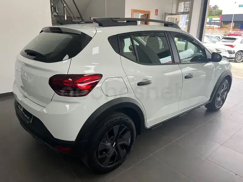 Usado Dacia Sandero Expression 91 CV (66 kW) 2024 Blanco Berlina