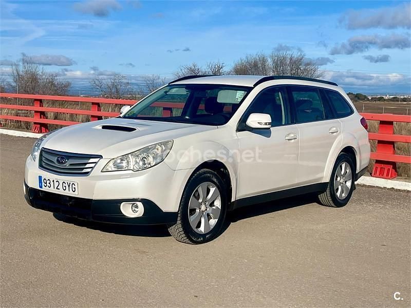 Blanco Usado 2010 Subaru Outback Familiar | 5999 € - Imagen 1/4