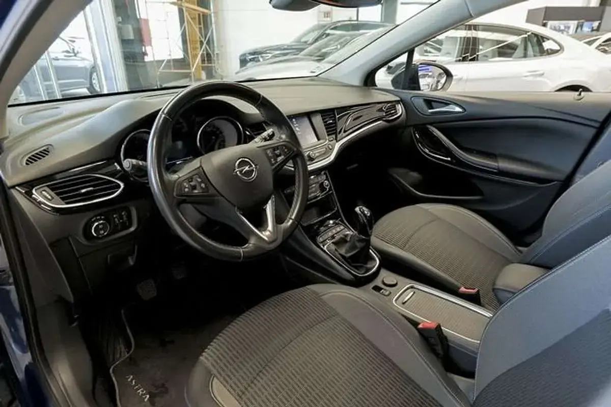 Używany Opel Astra Design & Tech 122 KM (89 kW) 2021 Niebieski Hatchback