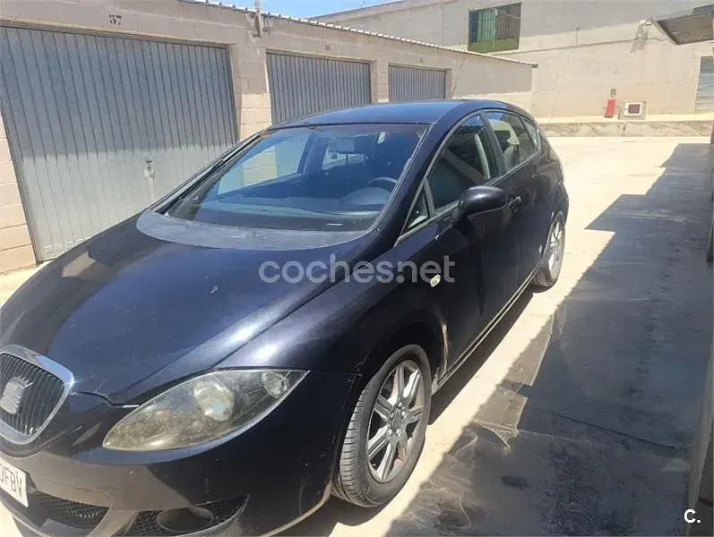 Usado Seat Leon Reference 105 CV (77 kW) 2006 Negro Utilitario