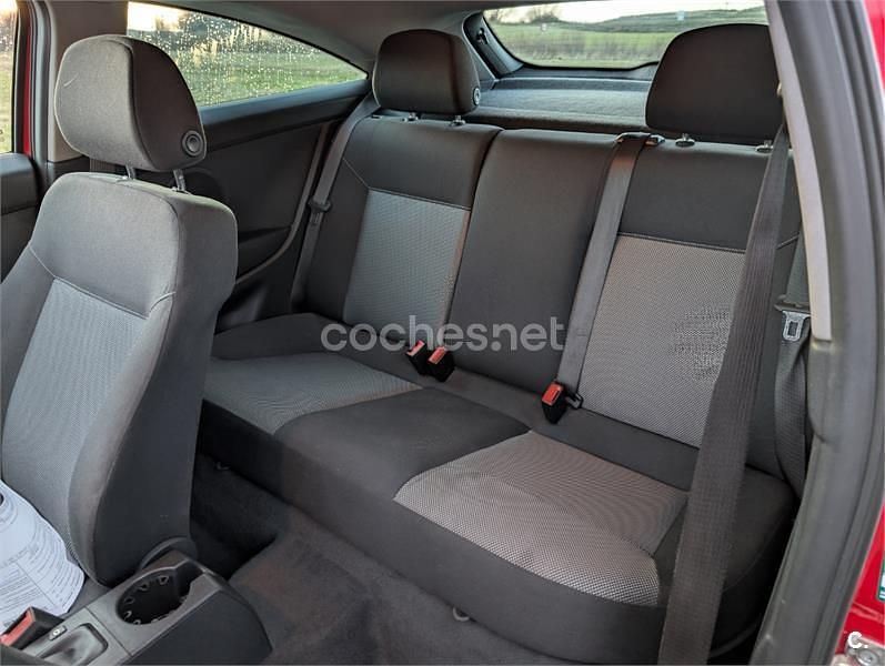 Usado Opel Astra GTC Enjoy 90 CV (66 kW) 2009 Rojo Berlina